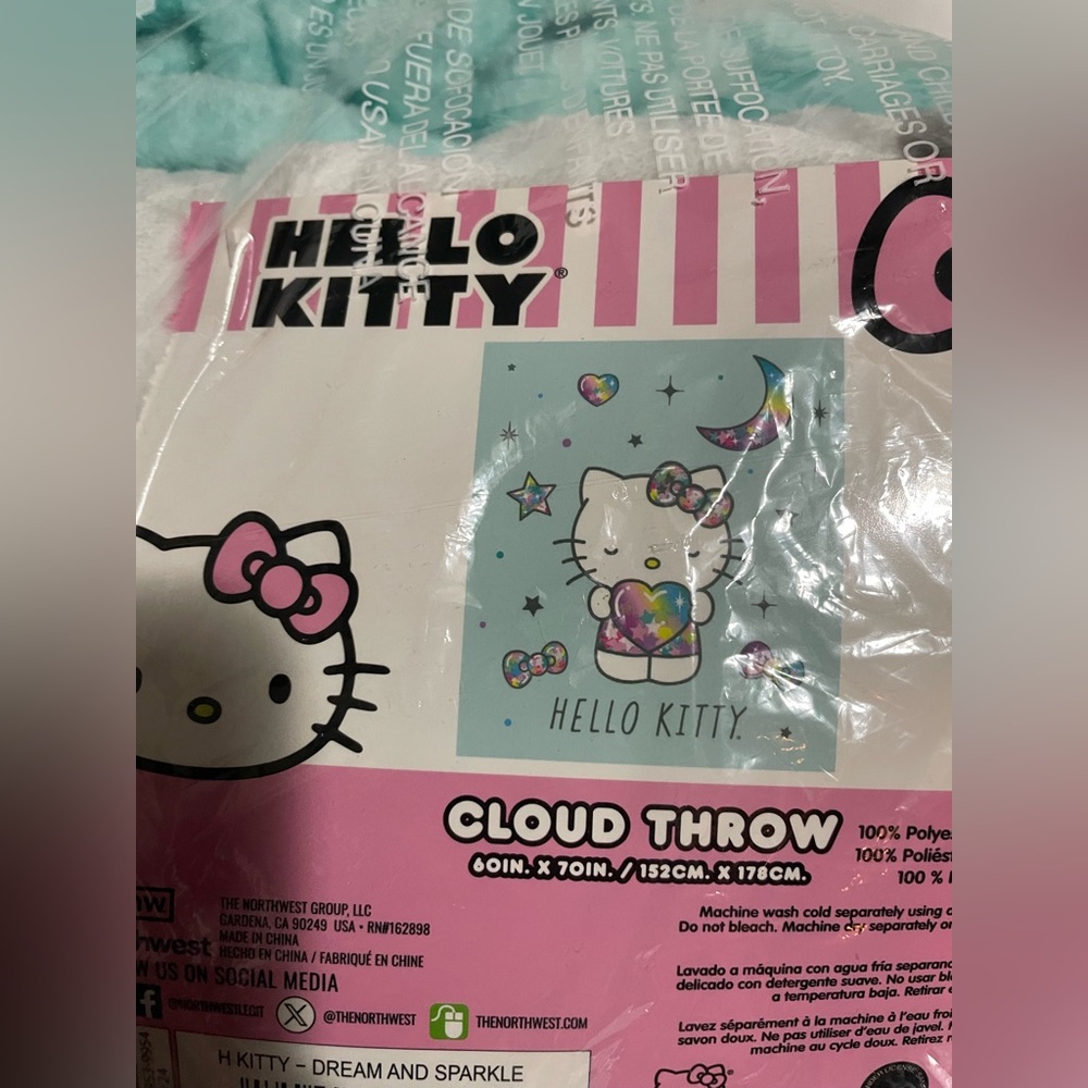 Hello Kitty by Sanrio soft fluffy Cloud throw blanket bedding - Picture 2 of 3